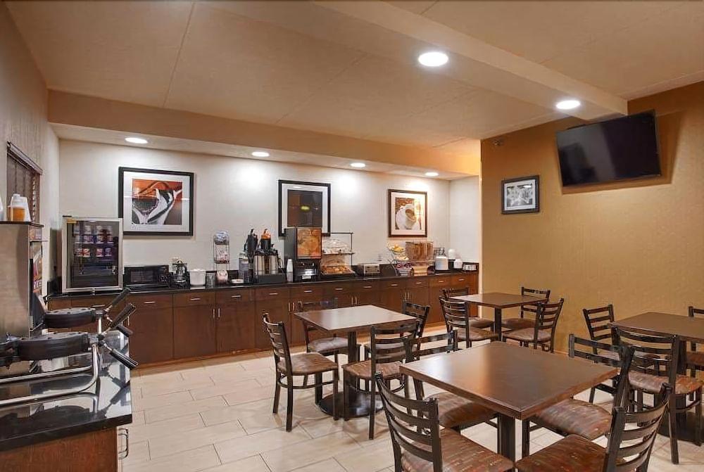 Days Inn By Wyndham Indiana Benjamin Franklin Highway Extérieur photo