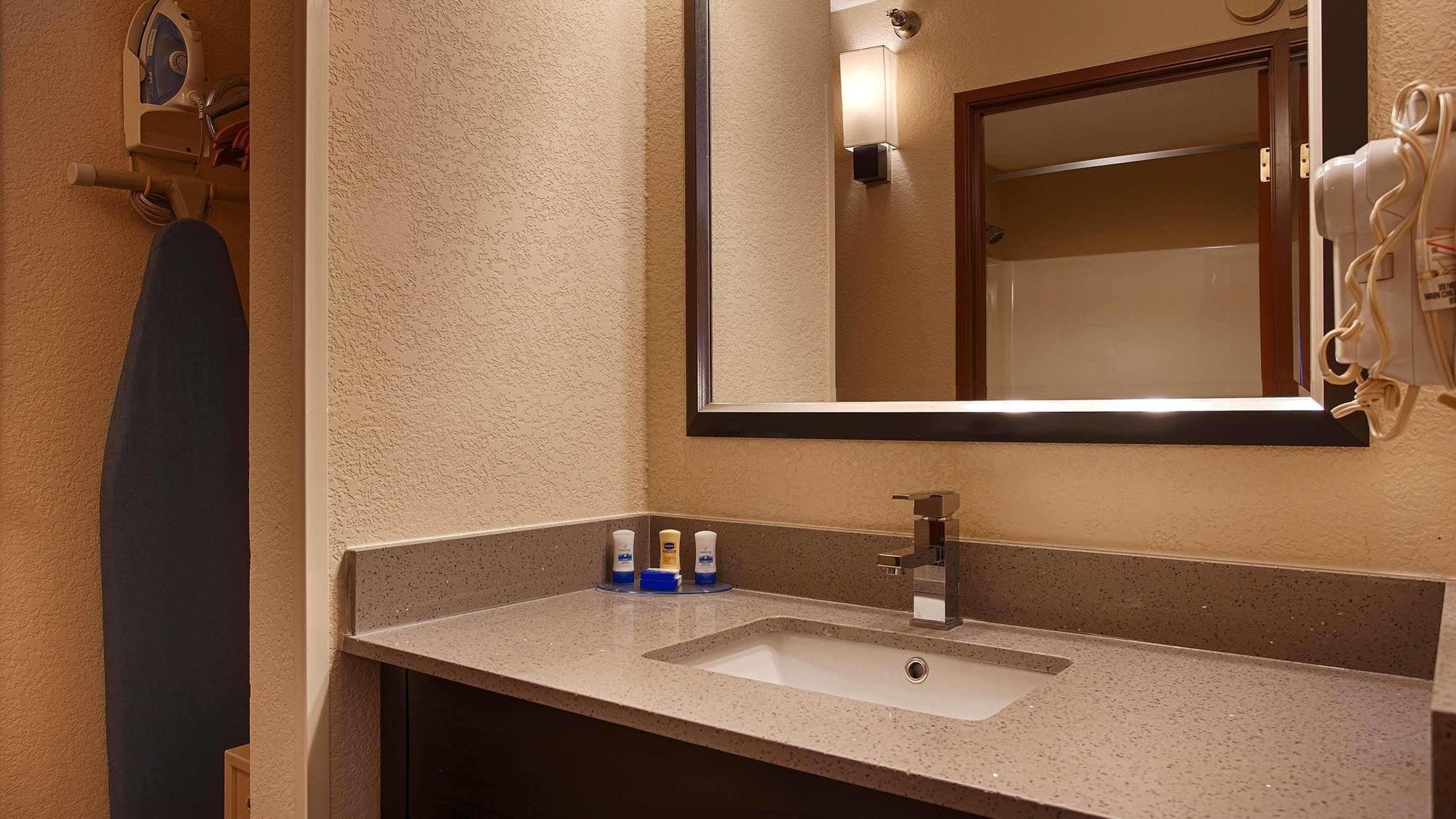 Days Inn By Wyndham Indiana Benjamin Franklin Highway Extérieur photo